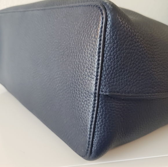❗SOLD❗💋Tory Burch Navy Leather Perry Tote - Picture 7 of 14